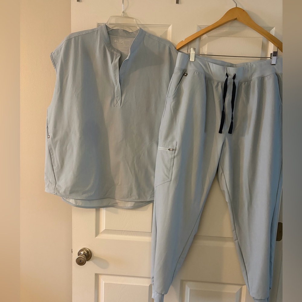Lightly worn baby blue figs jogger set! XXL